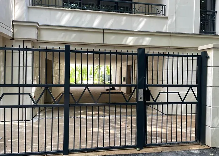 5 Pieces Luxe A 300M De Paris Et Proche Stade De France Avec Parking Exclusif