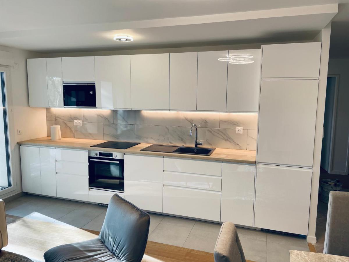 Apartment 5 Pieces Luxe A 300m De Paris Et Proche Stade De France Avec Parking Exclusif *