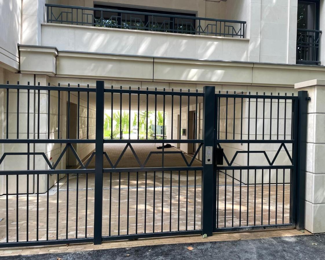 5 Pieces Luxe A 300m De Paris Et Proche Stade De France Avec Parking Exclusif Apartment